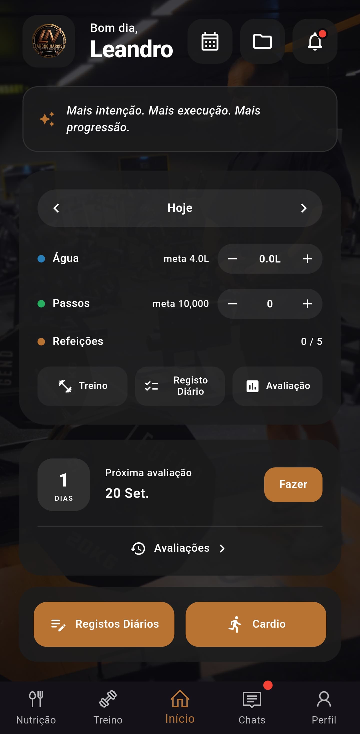 Screenshot real da aplicação Power & Physique: Início e acompanhamento diário.